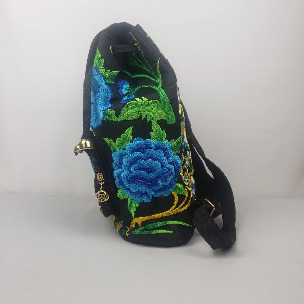 Embroidered floral‎ Mexican Backpack NEW/ mochila Mexicana bordada a mano nueva